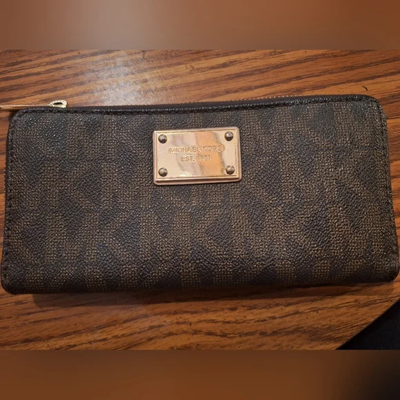 MICHAEL Michael Kors Brown Wallet - Picture 1 of 11
